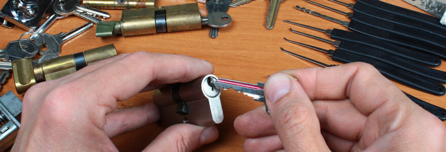 un-professionnel-en-serrurerie-multitaches